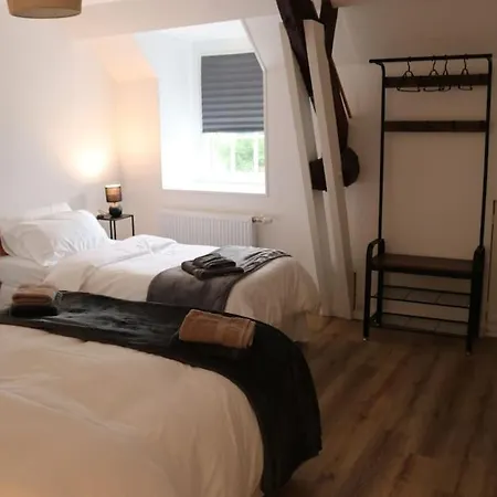 Dom wakacyjny Normandy Countryside 2-Bedroom Gite With Private Grounds Near D-Day Beaches And Mont Saint Michel Notre-Dame-de-Cenilly