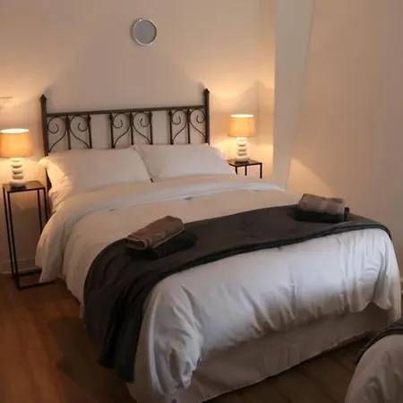 Dom wakacyjny Normandy Countryside 2-Bedroom Gite With Private Grounds Near D-Day Beaches And Mont Saint Michel