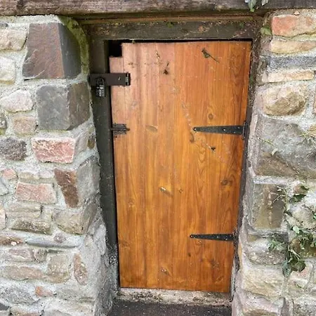 18th Century In Spacious Private Grounds