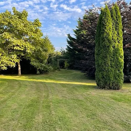 Dom wakacyjny Normandy Countryside 2-Bedroom Gite With Private Grounds Near D-Day Beaches And Mont Saint Michel *