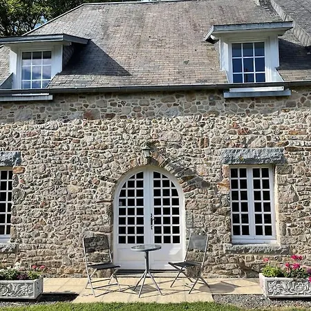 Dom wakacyjny Normandy Countryside 2-Bedroom Gite With Private Grounds Near D-Day Beaches And Mont Saint Michel Notre-Dame-de-Cenilly