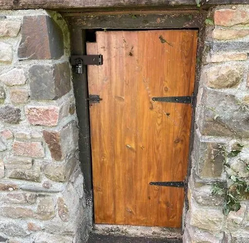 Normandy Countryside 2-bedroom With Private Grounds Near D-day Beaches And Mont Saint Michel