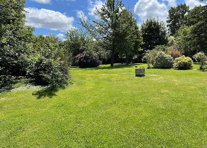 Normandy Countryside 2-bedroom With Private Grounds Near D-day Beaches And Mont Saint Michel Notre-Dame-de-Cenilly